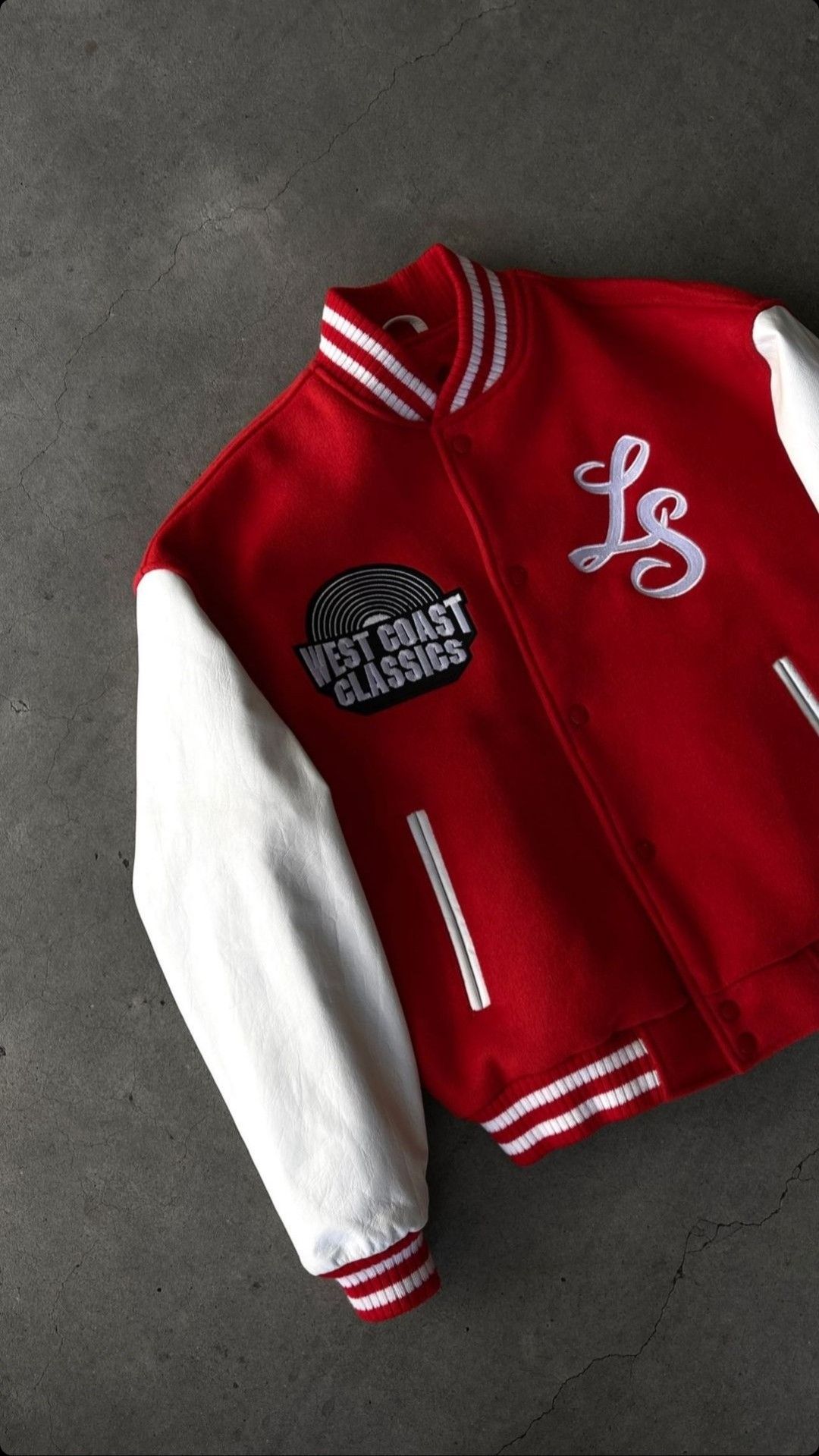 네온 레드 바시티 재킷